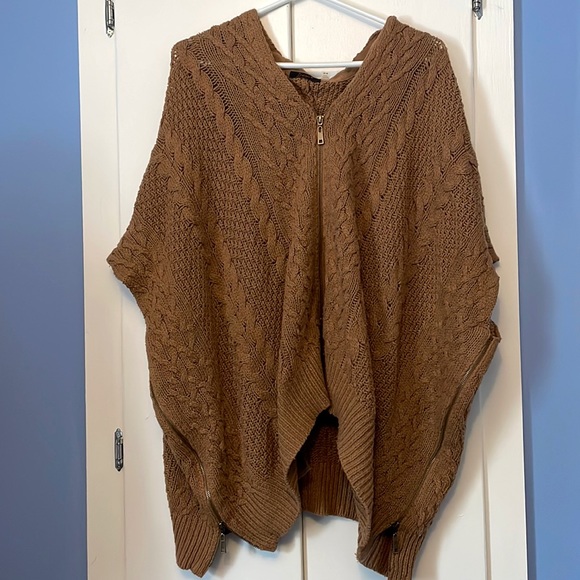 Dex poncho style sweater - Picture 2 of 8